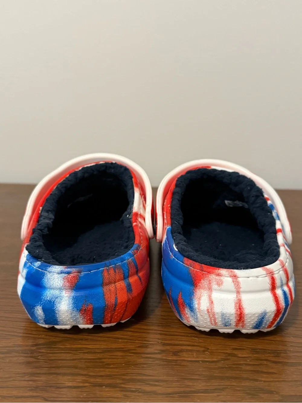 CROCS Kids Tie-Dye Clog in Red White Blue size 4